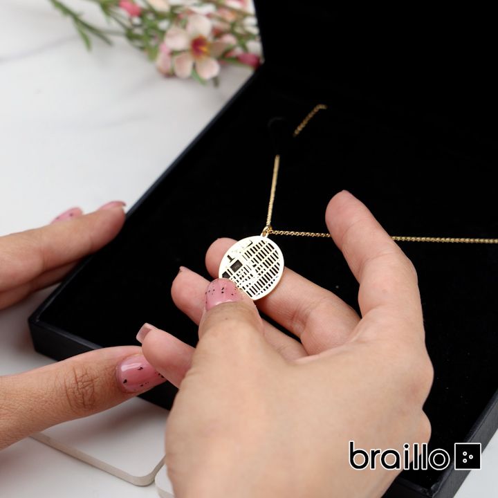 Memories Circle Map Silhouette Necklace [18K Gold Vermeil]