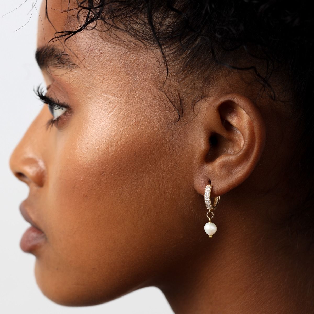 White Crystals Pearl Earrings