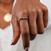 Black Crystals Bar Ring [Sterling Silver]