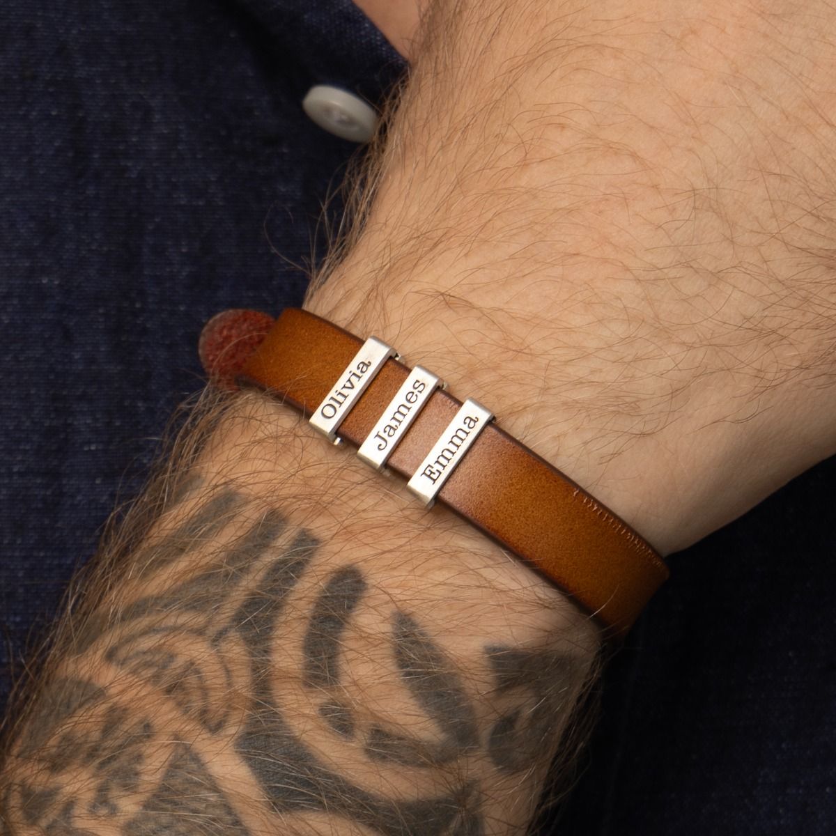 Wanderer's Journey Men Name Bracelet - Brown Leather